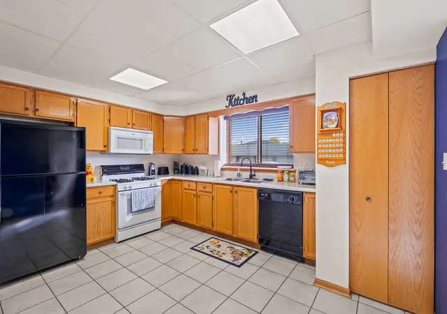 Photo 4 of Condo for sale at 18124 Rita Rd #1A, Tinley Park, IL 60477 | MLS# 12794203 | Listing updated on 2026-10-28