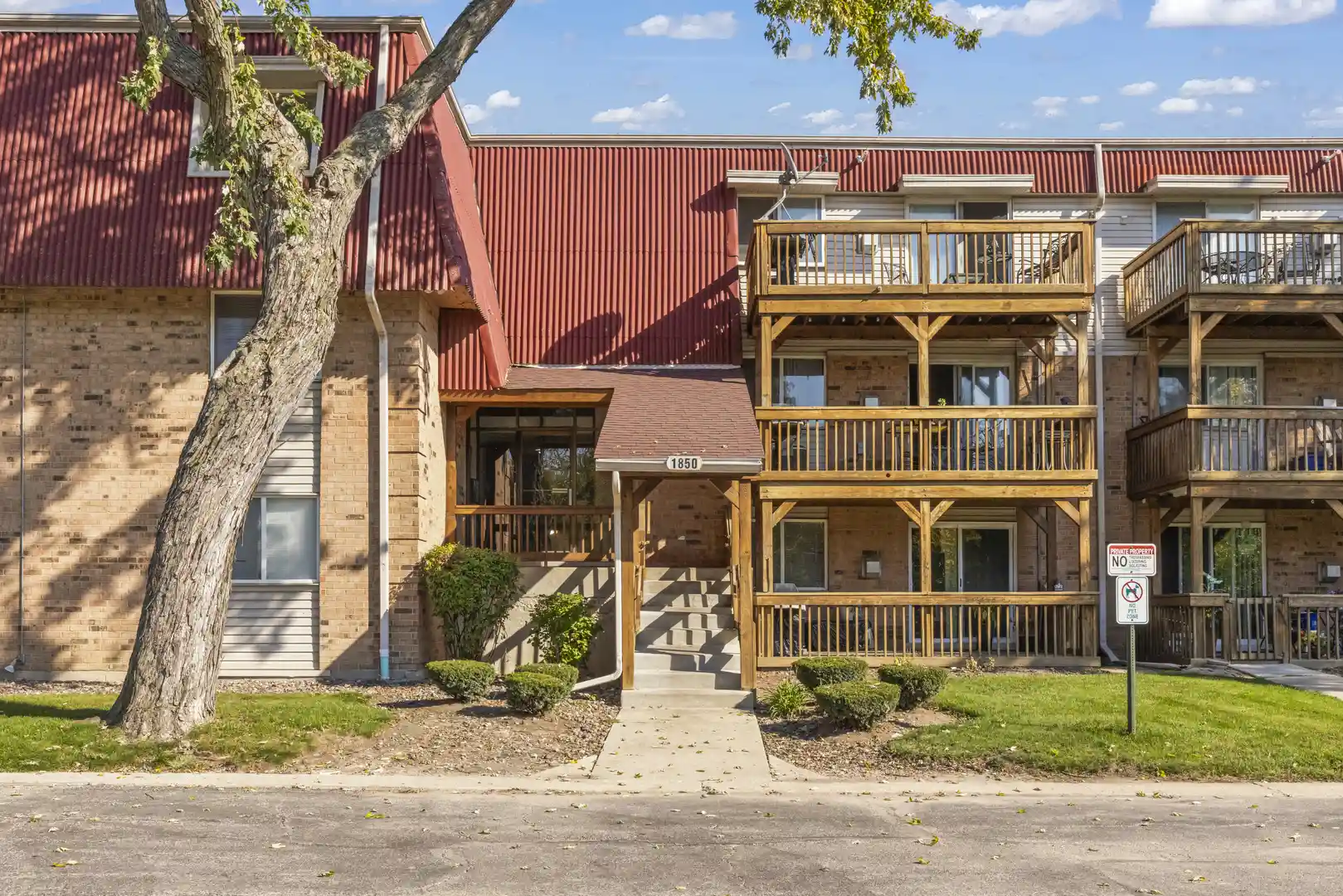 Listing Photo 1 - Condo for sale in 1850 Tall Oaks Dr located at 1850 Tall Oaks Dr, Aurora, IL 60505 - Unit #1201