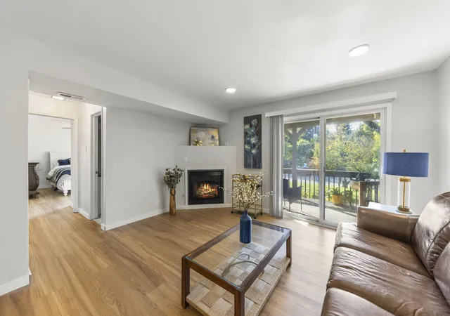 Listing Photo 4 - Condo for sale in building located at 1850 Tall Oaks Dr, Aurora, IL 60505 - Unit #1201