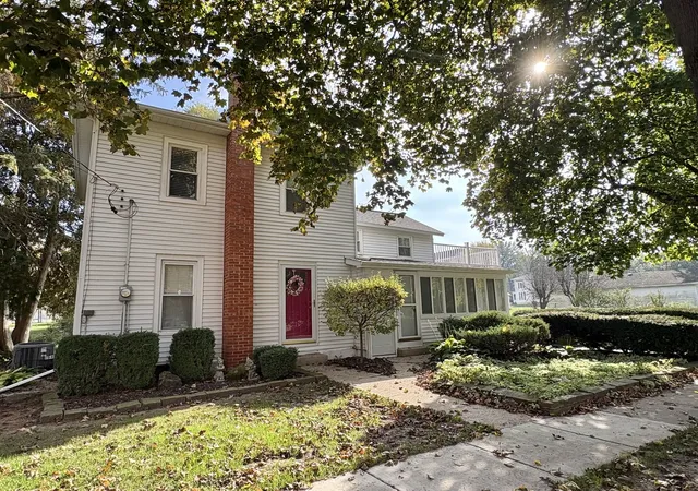 Photo 1 of Single family home for sale at 220 S Barr St, Sheridan, IL 60551 | MLS# 12794230 | Listing updated on 2026-10-27