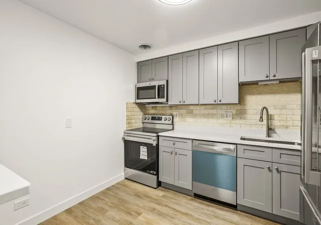 Photo 4 of Condo for sale at 2311 S Goebbert Rd #B103, Arlington Heights, IL 60005 | MLS# 12794234 | Listing updated on 2026-10-28