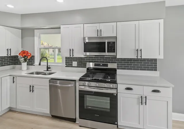 Photo 3 of Single family home for sale at 18864 Greenbay Ave, Lansing, IL 60438 | MLS# 12794243 | Listing updated on 2026-10-29