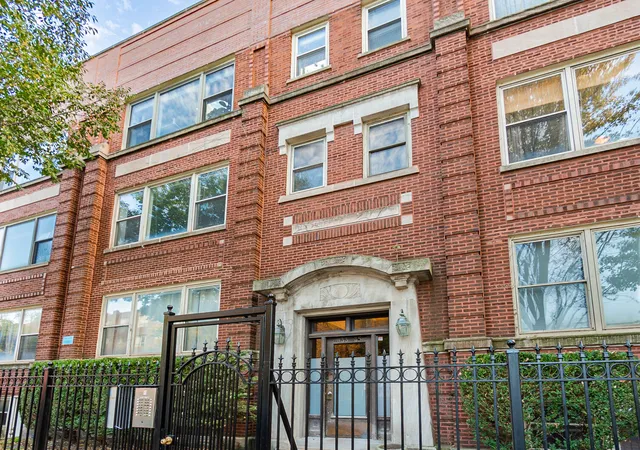 Condo for sale at 835 W Lawrence Ave #3S, Chicago, IL 60640 | MLS# 12794249