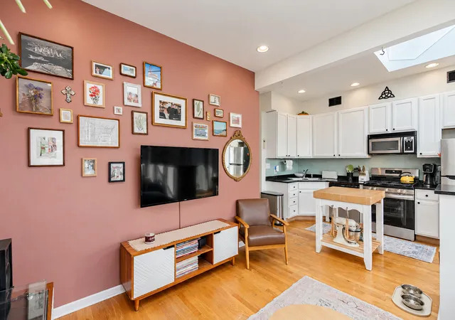 Photo 4 of Condo for sale at 835 W Lawrence Ave #3S, Chicago, IL 60640 | MLS# 12794249 | Listing updated on 2026-10-28