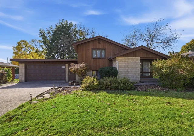 Single family home for sale at 4224 34th Avenue Pl, Moline, IL 61265 | MLS# 12794263