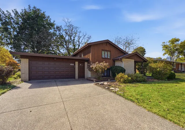 Photo 1 of Single family home for sale at 4224 34th Avenue Pl, Moline, IL 61265 | MLS# 12794263 | Listing updated on 2026-10-26