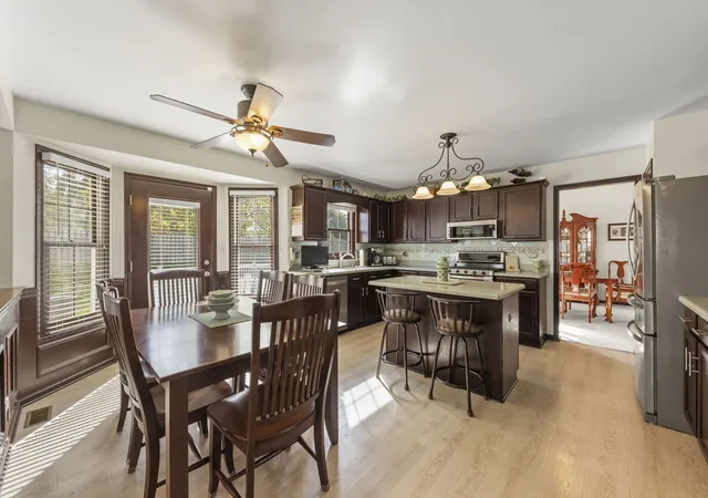 Photo 4 of Single family home for sale at 18 Yukon Ct, Bolingbrook, IL 60490 | MLS# 12794277 | Listing updated on 2026-10-28
