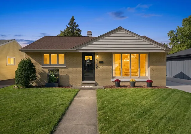 Single family home for sale at 4142 Oak Ave, Brookfield, IL 60513 | MLS# 12794286