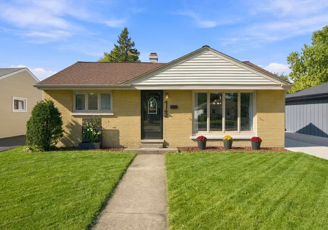 Photo 1 of Single family home for sale at 4142 Oak Ave, Brookfield, IL 60513 | MLS# 12794286 | Listing updated on 2026-10-29
