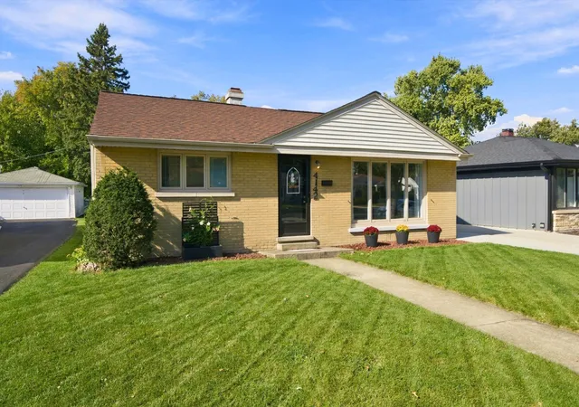 Photo 3 of Single family home for sale at 4142 Oak Ave, Brookfield, IL 60513 | MLS# 12794286 | Listing updated on 2026-10-29