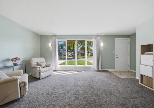 Photo 4 of Single family home for sale at 4142 Oak Ave, Brookfield, IL 60513 | MLS# 12794286 | Listing updated on 2026-10-29