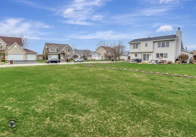 Photo 3 of Single family home for sale at 319 Mallards Cvs, Beecher, IL 60401 | MLS# 12794302 | Listing updated on 2026-10-27
