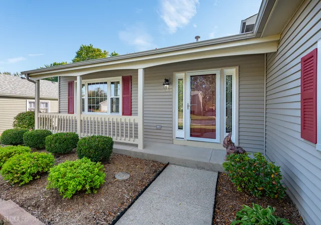 Photo 1 of Single family home for sale at 4819 W Glenbrook Trl, Mc Henry, IL 60050 | MLS# 12794317 | Listing updated on 2026-10-28