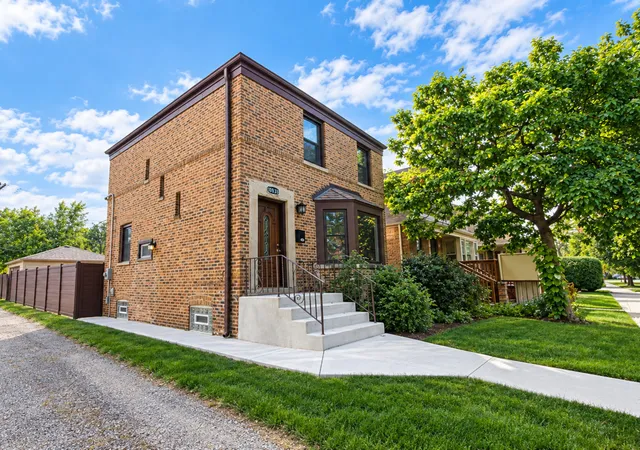 Photo 1 of Single family home for sale at 10833 S Artesian Ave, Chicago, IL 60655 | MLS# 12794339 | Listing updated on 2026-10-29