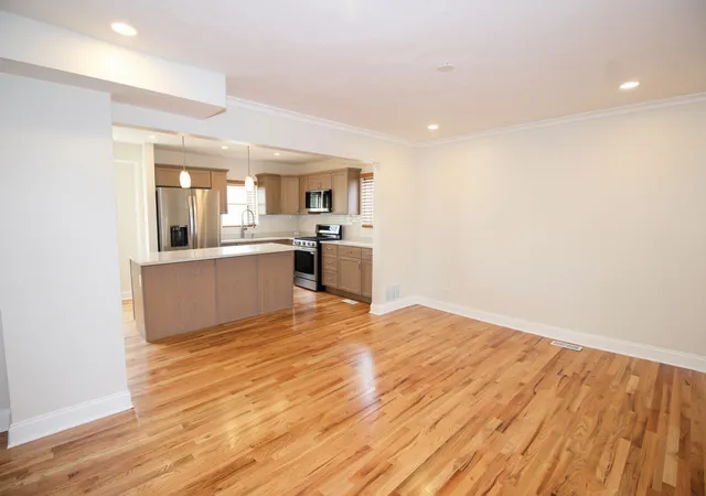 Photo 4 of Single family home for sale at 10833 S Artesian Ave, Chicago, IL 60655 | MLS# 12794339 | Listing updated on 2026-10-29