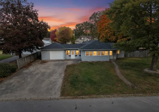 Photo 2 of Single family home for sale at 608 E Grant St, Watseka, IL 60970 | MLS# 12794355 | Listing updated on 2026-10-28