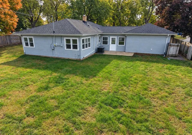Photo 4 of Single family home for sale at 608 E Grant St, Watseka, IL 60970 | MLS# 12794355 | Listing updated on 2026-10-28