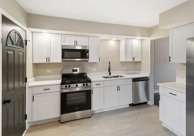 Photo 4 of Single family home for sale at 17004 Central Park Ave, Hazel Crest, IL 60429 | MLS# 12794401 | Listing updated on 2026-10-28