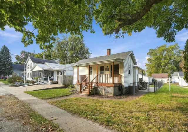 Photo 1 of Single family home for sale at 127 N Williams St, Geneseo, IL 61254 | MLS# 12794426 | Listing updated on 2026-10-29