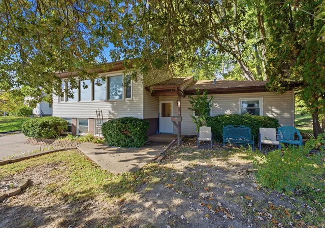 Photo 2 of Single family home for sale at 4411 46 Avenue, Rock Island, IL 61201 | MLS# 12794427 | Listing updated on 2026-10-27