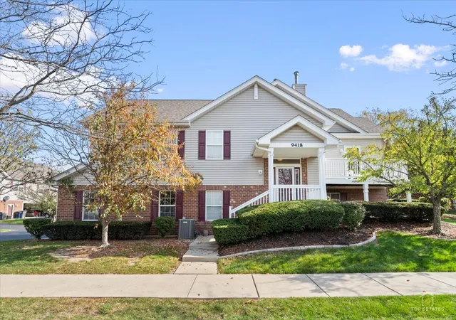 Photo 2 of Townhouse for sale at 9418 Huber Ct #9418, Orland Park, IL 60467 | MLS# 12794432 | Listing updated on 2026-10-28