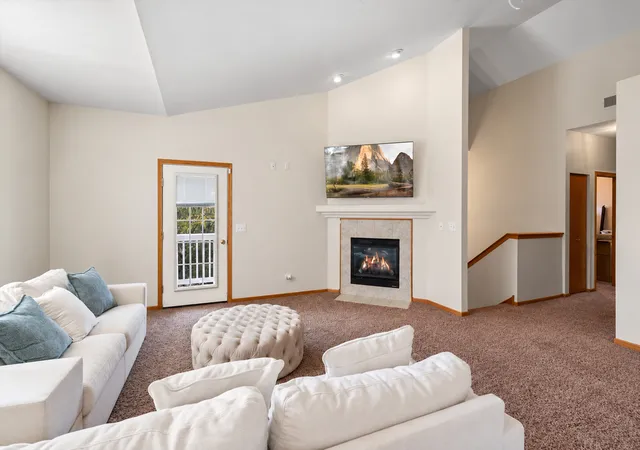 Photo 4 of Townhouse for sale at 9418 Huber Ct #9418, Orland Park, IL 60467 | MLS# 12794432 | Listing updated on 2026-10-28