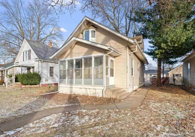 Photo 1 of Single family home for sale at 1916 31st St A, Moline, IL 61265 | MLS# 12794450 | Listing updated on 2026-10-27