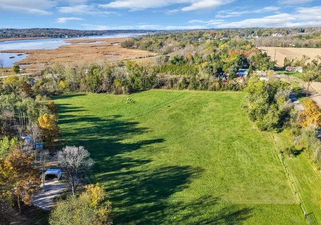 Photo 4 of Single family home for sale at W3221 Park Dr, Lake Geneva, WI 53147 | MLS# 12794452 | Listing updated on 2026-10-28
