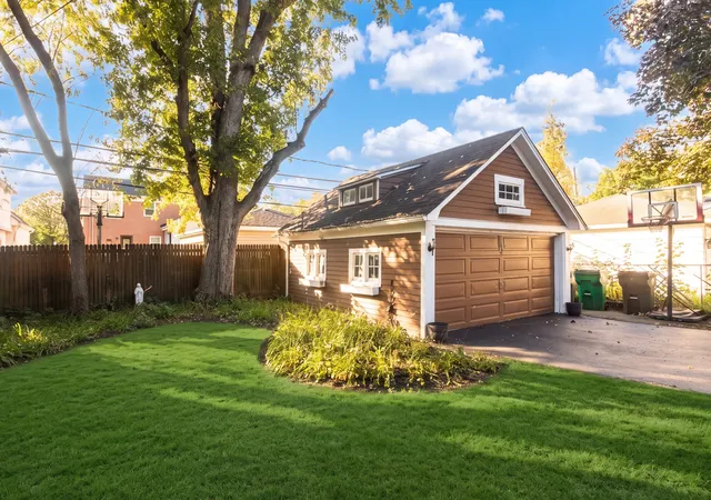 Photo 4 of Single family home for sale at 922 Forestview Ave, Park Ridge, IL 60068 | MLS# 12794460 | Listing updated on 2026-10-28