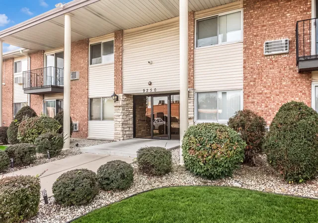 Photo 2 of Condo for sale at 9250 Noel Ave #1A, Des Plaines, IL 60016 | MLS# 12794466 | Listing updated on 2026-10-28