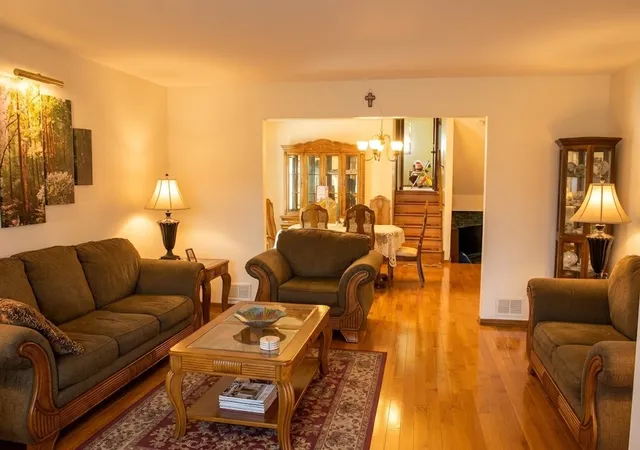 Photo 4 of Single family home for sale at 702 State St, Lemont, IL 60439 | MLS# 12794485 | Listing updated on 2026-10-29