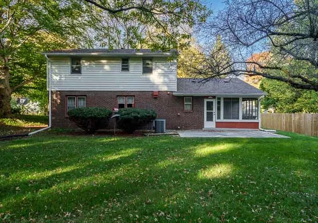 Photo 3 of Single family home for sale at 823 Coolidge Pl, Rockford, IL 61107 | MLS# 12794517 | Listing updated on 2026-10-26