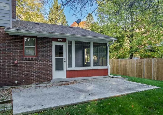 Photo 4 of Single family home for sale at 823 Coolidge Pl, Rockford, IL 61107 | MLS# 12794517 | Listing updated on 2026-10-26