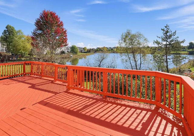 Photo 2 of Single family home for sale at 2965 Farmington Dr, Lindenhurst, IL 60046 | MLS# 12794518 | Listing updated on 2026-10-28
