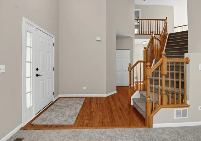Photo 4 of Single family home for sale at 2965 Farmington Dr, Lindenhurst, IL 60046 | MLS# 12794518 | Listing updated on 2026-10-28