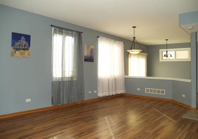 Photo 2 of House for sale at 3108 Nantucket Dr, Joliet, IL 60435 | MLS# 12794534 | Listing updated on 2026-10-30