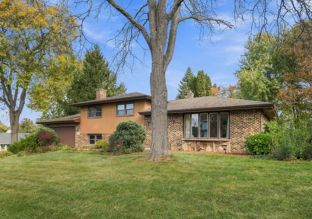 Photo 4 of Single family home for sale at 36139 N Tara Ct, Ingleside, IL 60041 | MLS# 12794535 | Listing updated on 2026-10-29