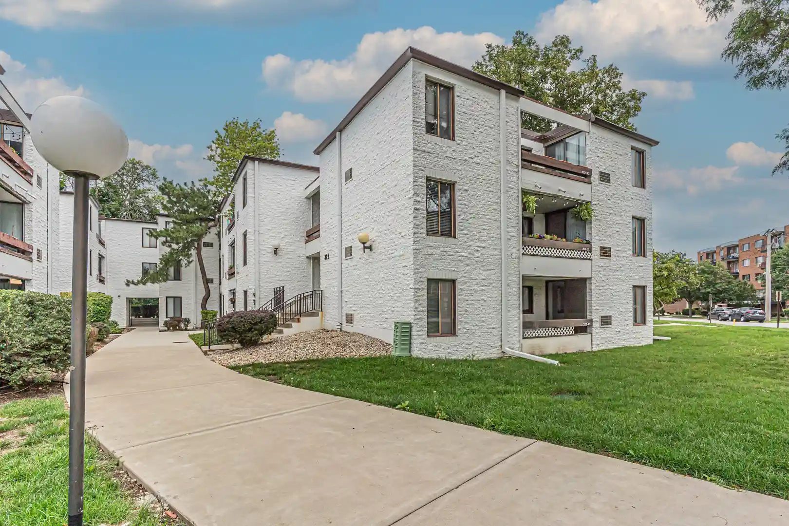 Listing Photo 1 - Condo for sale in 322 W Miner St located at 322 W Miner St, Arlington Heights, IL 60005 - Unit #1C
