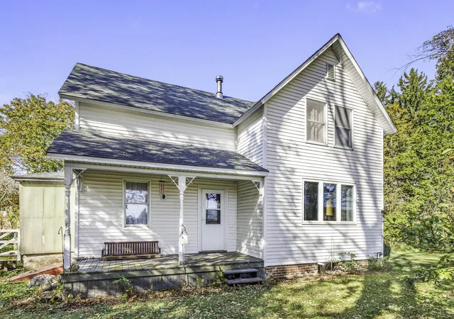 Photo 3 of Single family home for sale at 379 Hedge Rd, Compton, IL 61318 | MLS# 12794543 | Listing updated on 2026-10-26