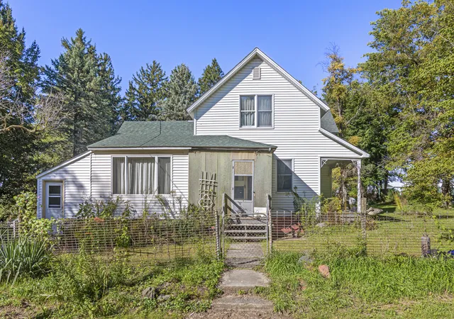 Photo 4 of Single family home for sale at 379 Hedge Rd, Compton, IL 61318 | MLS# 12794543 | Listing updated on 2026-10-26