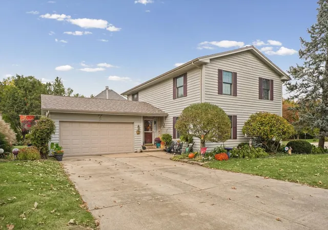 Photo 1 of Single family home for sale at 1704 E Mumford Dr, Urbana, IL 61802 | MLS# 12794555 | Listing updated on 2026-10-29