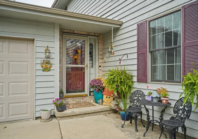 Photo 4 of Single family home for sale at 1704 E Mumford Dr, Urbana, IL 61802 | MLS# 12794555 | Listing updated on 2026-10-29