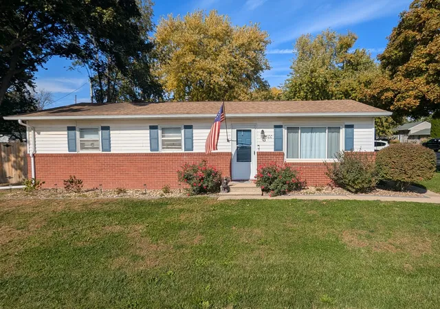 Photo 1 of Single family home for sale at 500 W Washington St, Le Roy, IL 61752 | MLS# 12794559 | Listing updated on 2026-10-30