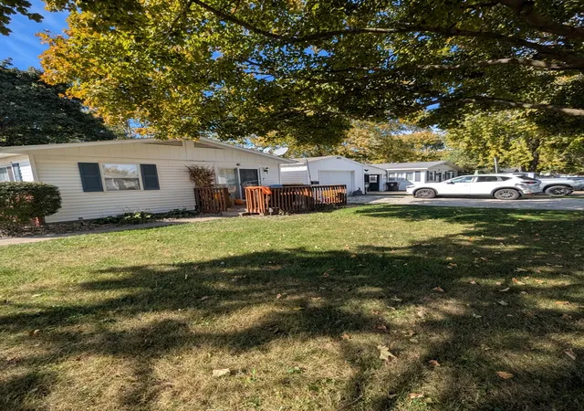 Photo 2 of Single family home for sale at 500 W Washington St, Le Roy, IL 61752 | MLS# 12794559 | Listing updated on 2026-10-30