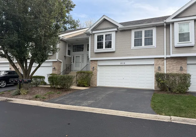Photo 3 of Townhouse for sale at 2319 Arquilla Dr, Downers Grove, IL 60515 | MLS# 12794594 | Listing updated on 2026-10-27