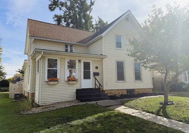 Single family home for sale at 1006 6th Avenue, Sterling, IL 61081 | MLS# 12794596