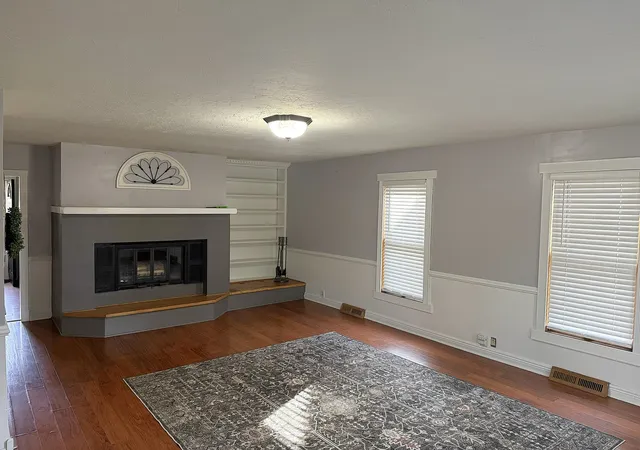 Photo 4 of Single family home for sale at 1006 6th Avenue, Sterling, IL 61081 | MLS# 12794596 | Listing updated on 2026-10-27