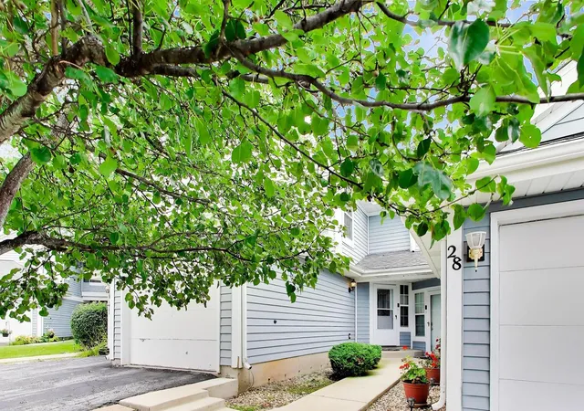 Photo 3 of Townhouse for sale at 26 Abbey Ln, Park Forest, IL 60466 | MLS# 12794598 | Listing updated on 2026-10-28