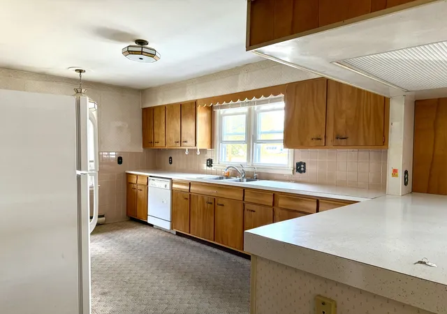 Photo 3 of Single family home for sale at 807 N Otis St, Marion, IL 62959 | MLS# 12794602 | Listing updated on 2026-10-28