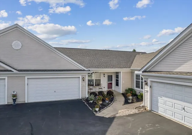 Townhouse for sale at 14041 Moraine Hills Dr, Huntley, IL 60142 | MLS# 12794624